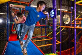 Speler speelt het spel Tag en Run van JB Tag Solutions